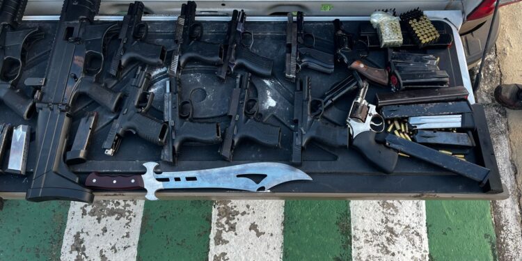 12 suspeitos morrem em confronto com policiais na Bahia
