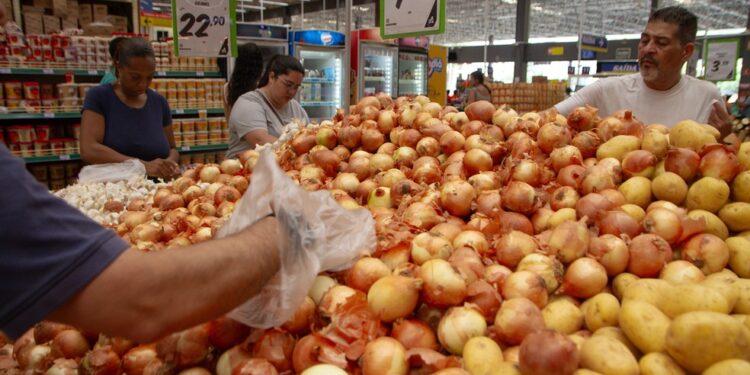 Governo federal reúne ministros e empresários para discutir preço dos alimentos nesta quinta