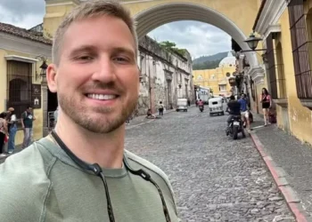 Influenciador americano é agredido e assaltado durante Carnaval de Salvador: ‘Me jogaram no chão’
