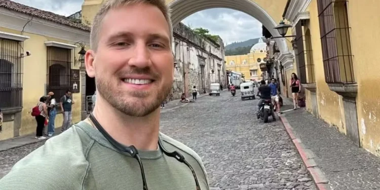 Influenciador americano é agredido e assaltado durante Carnaval de Salvador: ‘Me jogaram no chão’