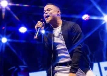 Cantor Rafa Diniz morre ao pular no Rio São Francisco; ele gravaria novo disco no local