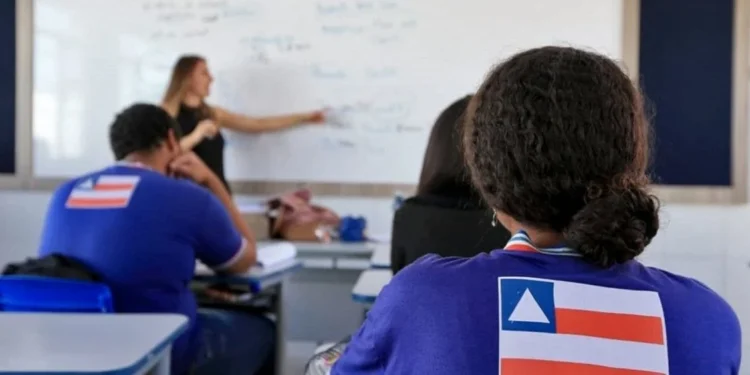 Reajuste no salário dos professores da educação básica é aprovado em 6,27% na Bahia