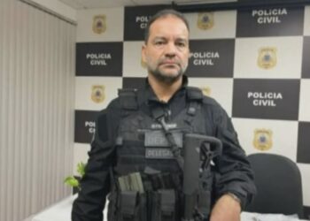 Delegado investigado por suspeita de envolvimento em desvio de fuzis é exonerado de cargo na Polícia Civil da Bahia