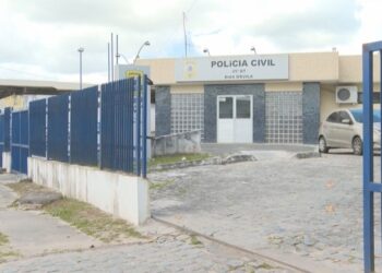 Policial militar é procurado suspeito de invadir casa e matar três pessoas a tiros na Região Metropolitana de Salvador