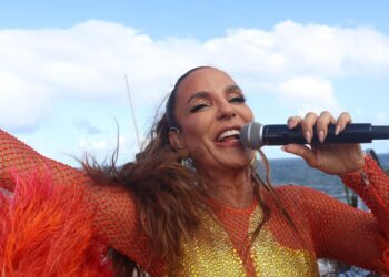 Ivete Sangalo vence o troféu Bahia Folia com o hit ‘O Verão Bateu em Minha Porta’