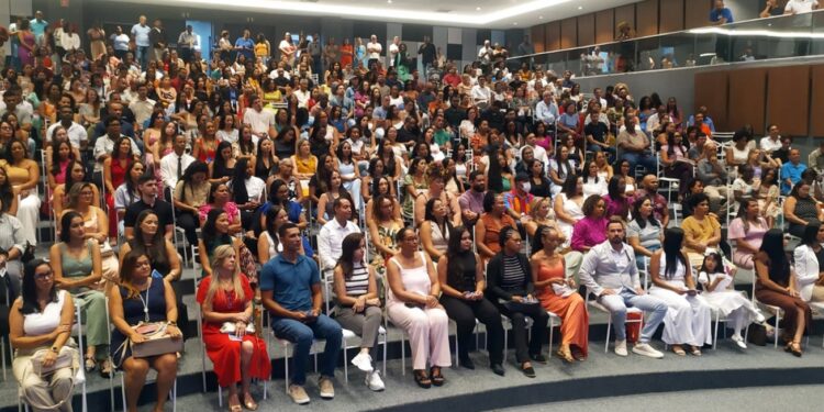 Professores convocados têm até sexta-feira para entregar documentos e exames