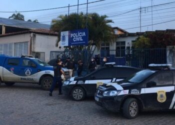 Mulher é morta a tiros dias após discussão com vizinhos na Bahia; dupla foi presa suspeita do crime