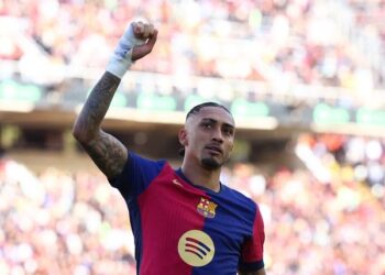 Al-Hilal oferece R$ 1,1 bilhão a Raphinha, do Barcelona, diz jornal