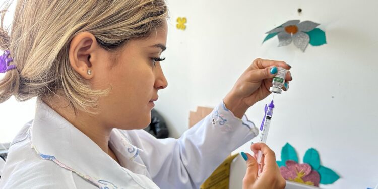 Mais de 7.500 doses de vacinas contra a meningite já foram aplicadas neste ano