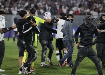 Presidente da Fifa se pronuncia após morte de torcedores chilenos