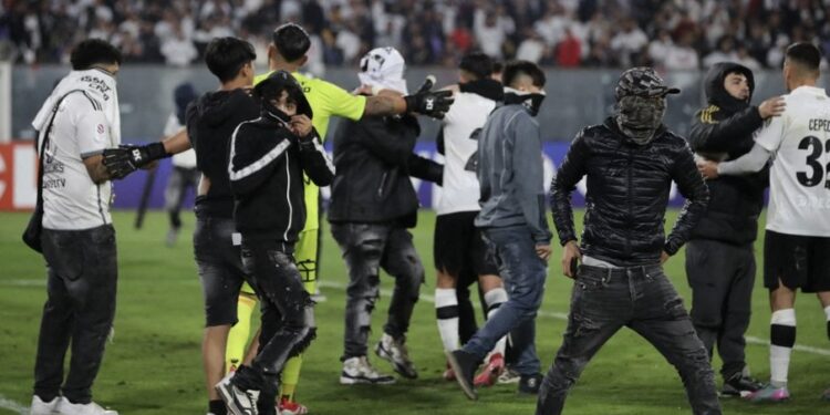 Presidente da Fifa se pronuncia após morte de torcedores chilenos