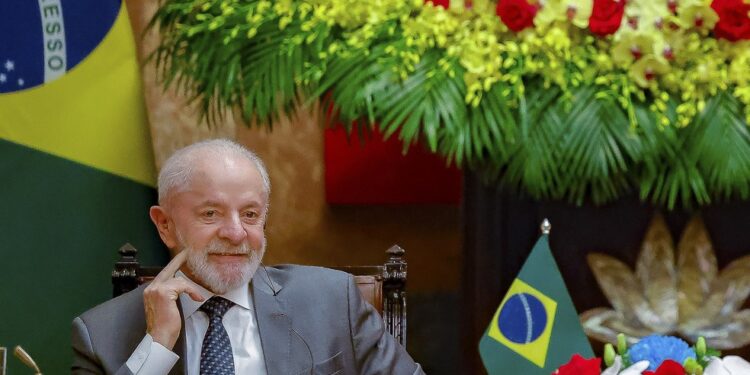 Quaest: veja aprovação e reprovação de Lula por região, gênero, idade, estudo, renda, religião e raça