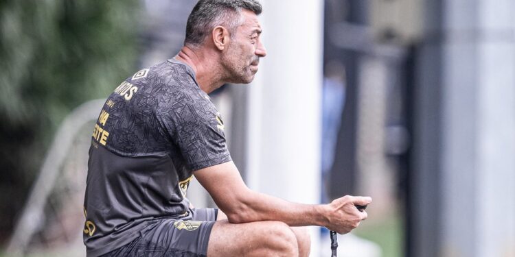Pedro Caixinha é demitido do comando do Santos