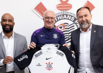 Corinthians anuncia a contratação do treinador Dorival Júnior