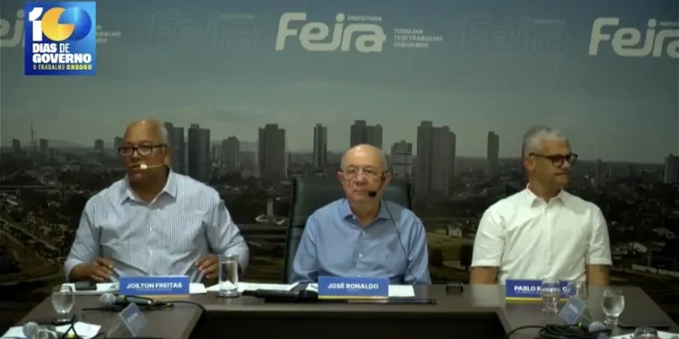 José Ronaldo destaca regularização de salários e limpeza urbana no balanço dos 100 dias de governo
