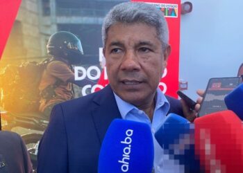 Jerônimo rebate críticas de ACM Neto e Caiado e diz fazer ‘muito’ pela segurança