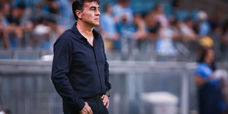Gustavo Quinteros não é mais técnico do Grêmio