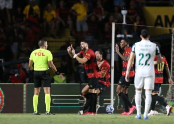 CBF afasta árbitros de campo e do VAR de Internacional x Cruzeiro e Sport x Palmeiras