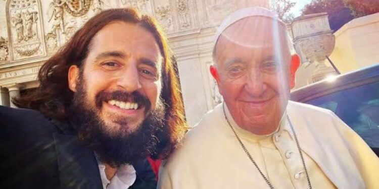 Jonathan Roumie, o Jesus de “The Chosen”, relembra encontros com o Papa Francisco