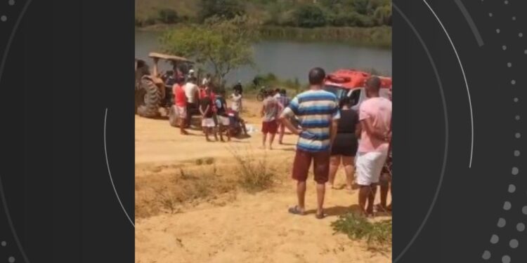 Homem morre após ser atropelado por trator desgovernado na Bahia
