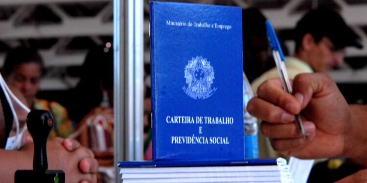 Quase 3 mil vagas de emprego são ofertadas em ação promovida pelo governo da Bahia