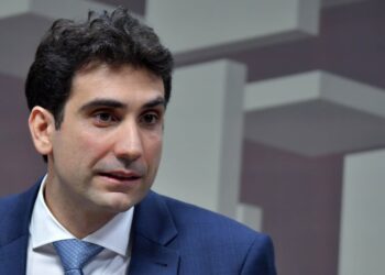 BC diz que brasileiros gastam até R$ 30 bilhões por mês com bets e que não tem poderes para impedir uso do Bolsa Família em apostas