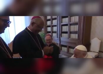 Arcebispo baiano e padre que presentearam papa com pandeiro feito por quilombolas relembram encontro no Vaticano
