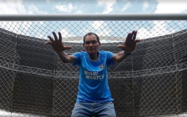 Manga, ex-goleiro ídolo histórico do Botafogo, do Inter e da seleção, morre no Rio aos 87 anos