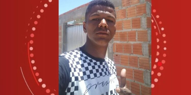Jovem morto a golpes de facão dentro de barbearia na Bahia era cliente do suspeito há sete anos