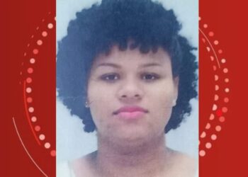 Mulher é morta a facadas na frente dos filhos e no dia que ia oficializar divórcio em Salvador; ex-companheiro fugiu