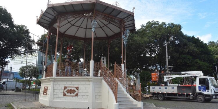 Homem é assassinado e tem partes do corpo queimadas na segunda maior cidade da Bahia