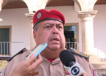 Ex-comandante-geral do Corpo de Bombeiros da Bahia é aposentado com remuneração de R$ 71 mil após ser exonerado