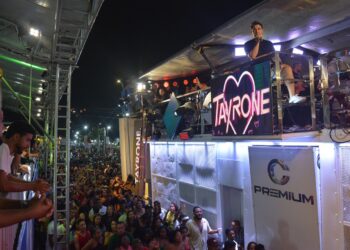 Romantismo de Tayrone contagia o circuito Maneca Ferreira na segunda noite da Micareta