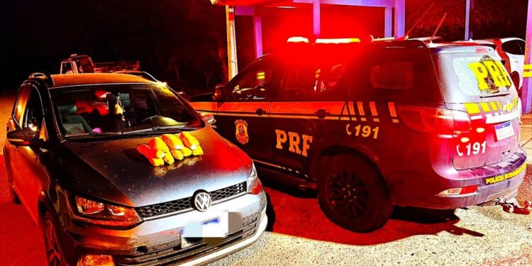 Polícia encontra droga escondida em airbag de veículo e prende quatro mulheres na Bahia