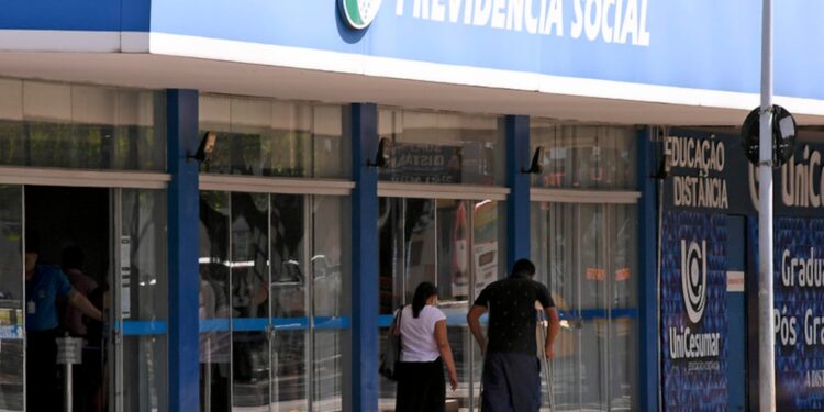 INSS começa a avisar 9 milhões de aposentados sobre descontos; saiba o que fazer