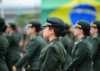 Alistamento militar feminino: meninas que completam 18 anos em 2025 têm até 30 de junho para se inscrever