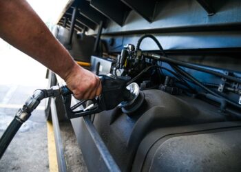 Petrobras anuncia redução de R$ 0,16 no litro do diesel para as distribuidoras