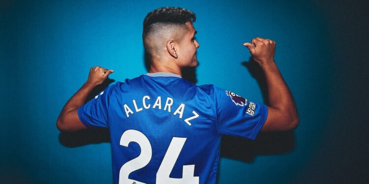 Flamengo acerta venda de Alcaraz ao Everton; veja valores