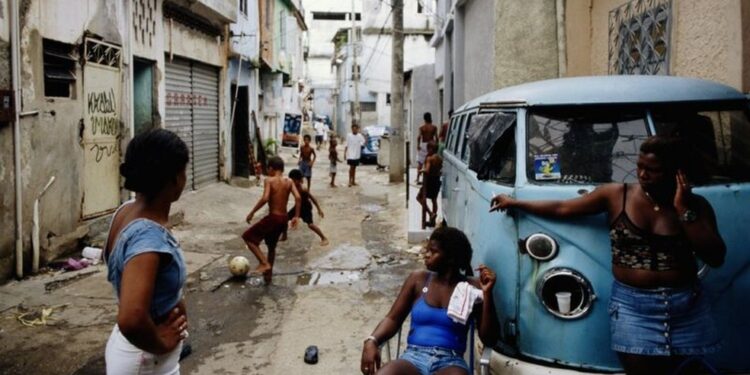 Brasil registra média de 60 jovens assassinados por dia; 312 mil morreram na última década