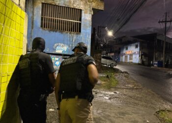 Duas pessoas morrem e dez são presas em operação contra grupo suspeito de homicídios, tráfico de drogas e extorsão na Bahia