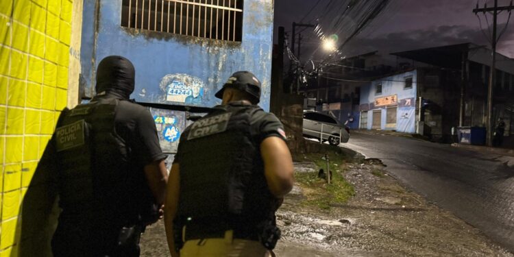 Duas pessoas morrem e dez são presas em operação contra grupo suspeito de homicídios, tráfico de drogas e extorsão na Bahia