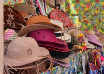 Feira do Chapéu oferece peças artesanais a preços competitivos