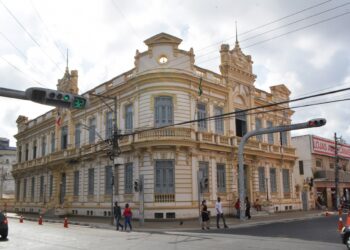 Dias 20 e 23 serão pontos facultativos; horas não trabalhadas serão compensadas