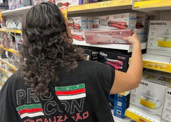 Procon intensifica fiscalizações no comércio para garantir direitos dos consumidores no Dia dos Namorados