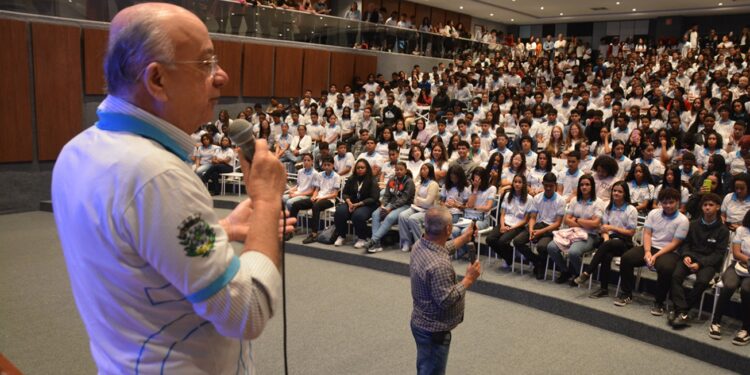 Programa Jovem Aprendiz Feirense é relançado oficialmente com mais de 900 jovens em formação profissional