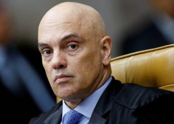 Moraes determina prisão preventiva de Carla Zambelli e bloqueio dos passaportes da deputada