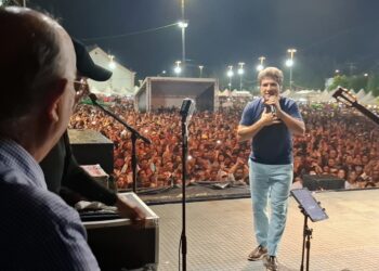 Com romantismo, Daniel emociona o público na abertura do Arraiá de Feira em São José