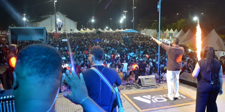 Raça Negra, Catuaba com Amendoim e os Bambas do Nordeste agitam o Arraiá de Feira nesta segunda (23)