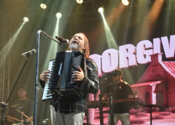 Dorgival Dantas encanta multidão com sucessos do forró