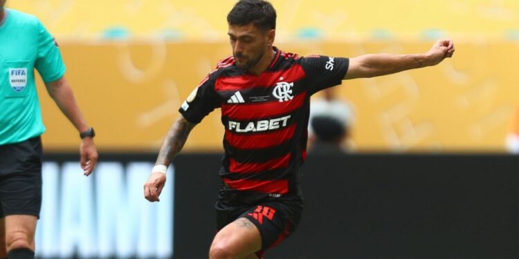 Com erros fatais, Flamengo perde para o Bayern e deixa o Mundial